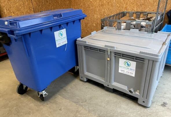 Gesloten inzamelcontainers van Recycling Best voor veilige opslag en transport van ICT-afval volgens WEEELABEX-normering